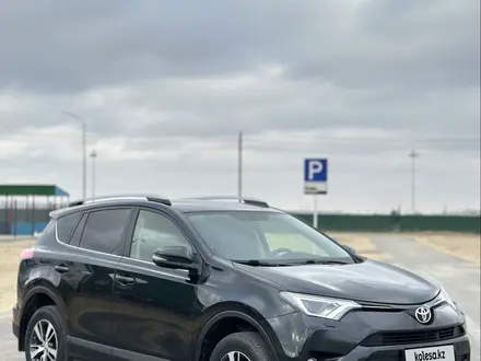 Toyota RAV4 2017 года за 10 700 000 тг. в Актау – фото 2