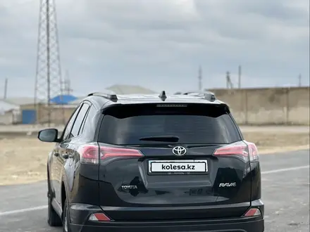 Toyota RAV4 2017 года за 10 700 000 тг. в Актау – фото 4