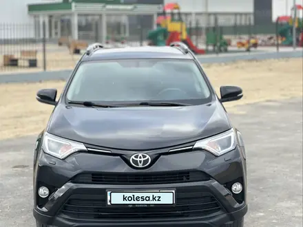 Toyota RAV4 2017 года за 10 700 000 тг. в Актау
