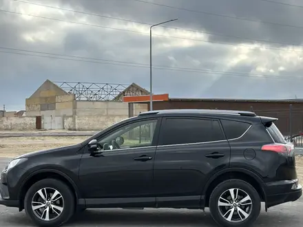 Toyota RAV4 2017 года за 10 700 000 тг. в Актау – фото 5