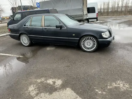 Mercedes-Benz S 320 1997 года за 3 800 000 тг. в Астана – фото 2