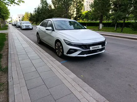 Hyundai Elantra 2023 года за 6 950 000 тг. в Астана