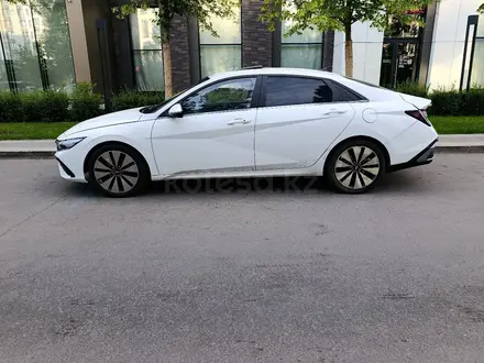 Hyundai Elantra 2023 года за 6 950 000 тг. в Астана – фото 3