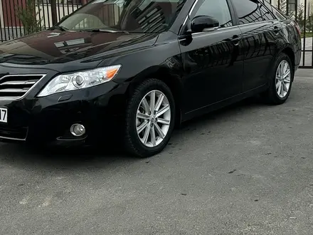 Toyota Camry 2011 года за 6 800 000 тг. в Шымкент – фото 2