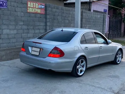 Mercedes-Benz E 320 2003 года за 3 900 000 тг. в Шымкент – фото 4