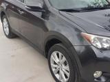 Toyota RAV4 2015 года за 7 500 000 тг. в Атырау – фото 2