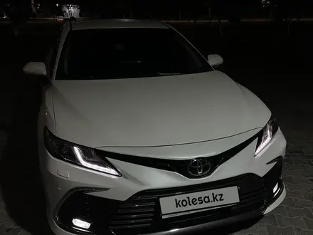Toyota Camry 2023 года за 15 300 000 тг. в Актау