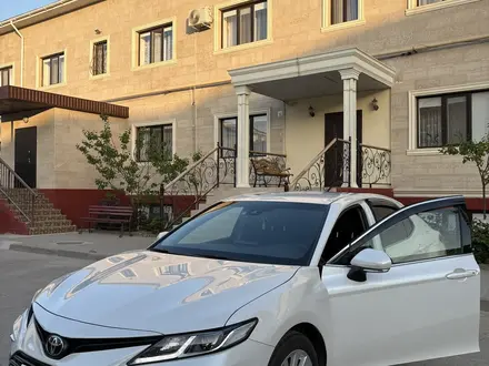 Toyota Camry 2023 года за 15 300 000 тг. в Актау – фото 3
