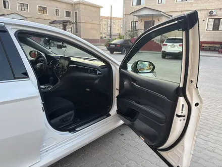 Toyota Camry 2023 года за 15 300 000 тг. в Актау – фото 9