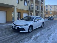 Toyota Camry 2021 года за 13 900 000 тг. в Актобе