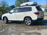 Toyota Highlander 2013 года за 14 500 000 тг. в Семей