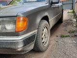 Mercedes-Benz E 200 1991 годаfor1 200 000 тг. в Караганда