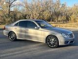 Mercedes-Benz E 320 2004 года за 4 700 000 тг. в Караганда – фото 2