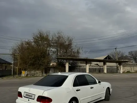 Mercedes-Benz E 280 1997 года за 2 400 000 тг. в Шымкент – фото 3