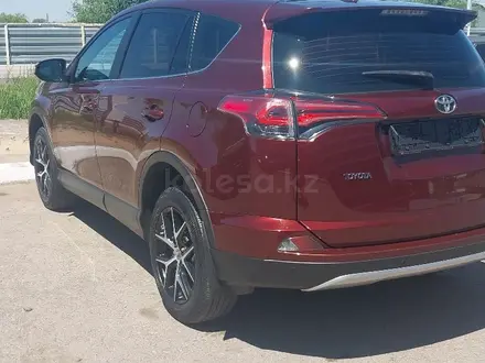 Toyota RAV4 2017 года за 11 500 000 тг. в Астана – фото 2