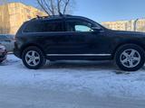 Volkswagen Touareg 2008 года за 6 500 000 тг. в Костанай – фото 3