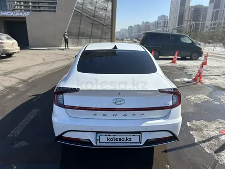 Hyundai Sonata 2020 года за 13 000 000 тг. в Астана – фото 4