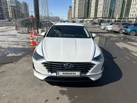 Hyundai Sonata 2020 года за 13 000 000 тг. в Астана – фото 2