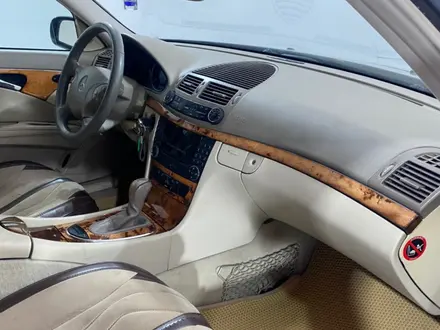 Mercedes-Benz E 240 2004 года за 4 300 000 тг. в Павлодар – фото 22