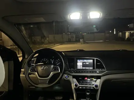 Hyundai Elantra 2018 года за 4 500 000 тг. в Актау – фото 4