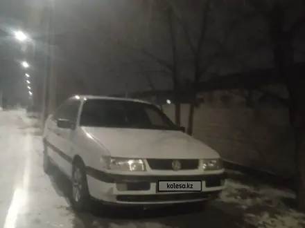 Volkswagen Passat 1996 года за 1 800 000 тг. в Атырау – фото 3