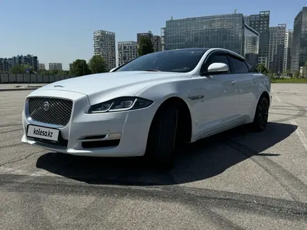 Jaguar XJ 2018 года за 29 000 000 тг. в Алматы – фото 2