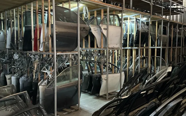 Дверь передняя задняя левая правая на Ниссан за 2 026 тг. в Костанай