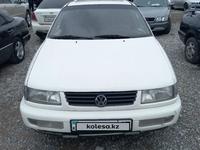 Volkswagen Passat 1994 годаfor1 100 000 тг. в Шымкент