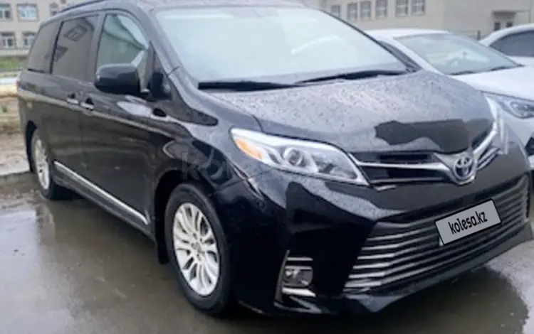 Toyota Sienna 2015 года за 8 500 000 тг. в Атырау