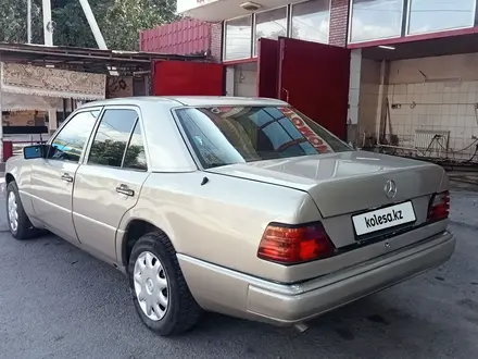 Mercedes-Benz E 230 1992 года за 970 000 тг. в Алматы