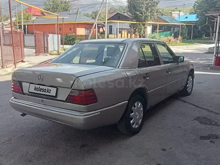 Mercedes-Benz E 230 1992 года за 970 000 тг. в Алматы – фото 5