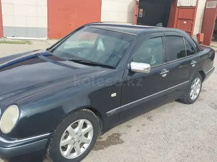 Mercedes-Benz E 200 1996 года за 3 300 000 тг. в Аксу – фото 4