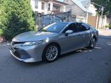 Toyota Camry 2018 года за 15 200 000 тг. в Алматы – фото 2