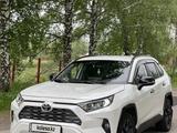 Toyota RAV4 2021 года за 17 500 000 тг. в Алматы – фото 2