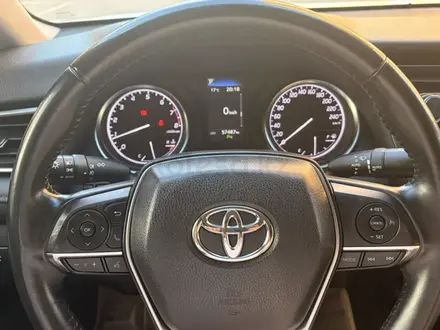 Toyota Camry 2020 года за 11 490 000 тг. в Атырау – фото 12