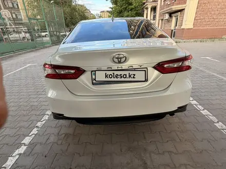 Toyota Camry 2020 года за 11 490 000 тг. в Атырау – фото 14