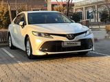 Toyota Camry 2020 года за 11 490 000 тг. в Атырау