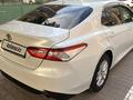 Toyota Camry 2020 года за 11 490 000 тг. в Атырау – фото 6