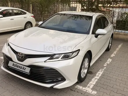 Toyota Camry 2020 года за 11 490 000 тг. в Атырау – фото 3