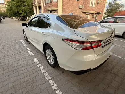 Toyota Camry 2020 года за 11 490 000 тг. в Атырау – фото 7