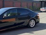 Toyota Camry 2018 года за 13 000 000 тг. в Тараз – фото 4