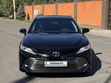 Toyota Camry 2018 года за 13 000 000 тг. в Тараз – фото 2