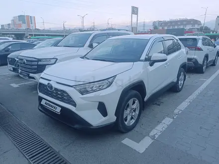 Toyota RAV4 2019 года за 13 555 000 тг. в Алматы