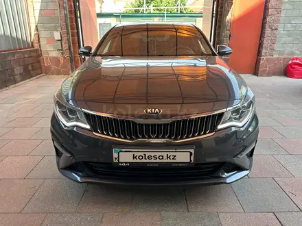 Kia K5 2018 года за 8 800 000 тг. в Алматы