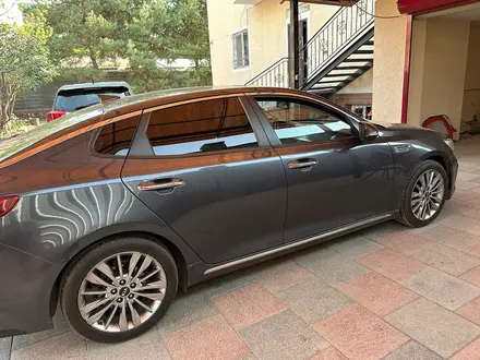 Kia K5 2018 года за 8 800 000 тг. в Алматы – фото 2