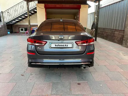 Kia K5 2018 года за 8 800 000 тг. в Алматы – фото 5