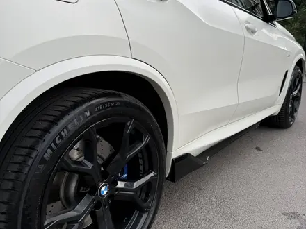 BMW X5 2021 года за 31 000 000 тг. в Алматы – фото 15