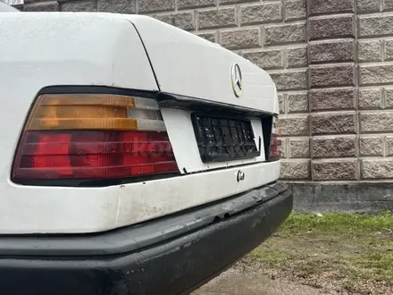 Mercedes-Benz E 200 1988 года за 1 480 000 тг. в Алматы – фото 4