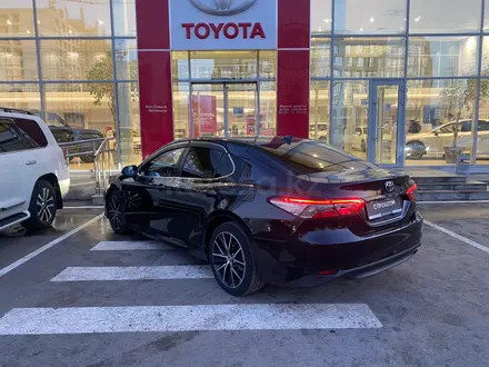 Toyota Camry 2019 года за 11 200 000 тг. в Астана – фото 2