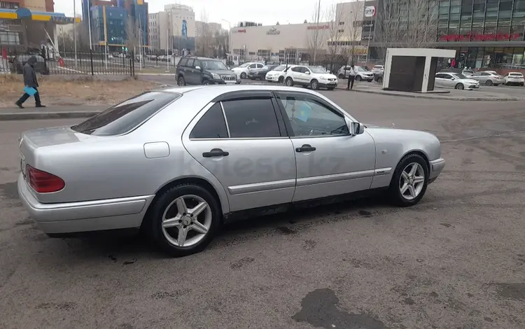 Mercedes-Benz E 230 1996 года за 2 400 000 тг. в Астана